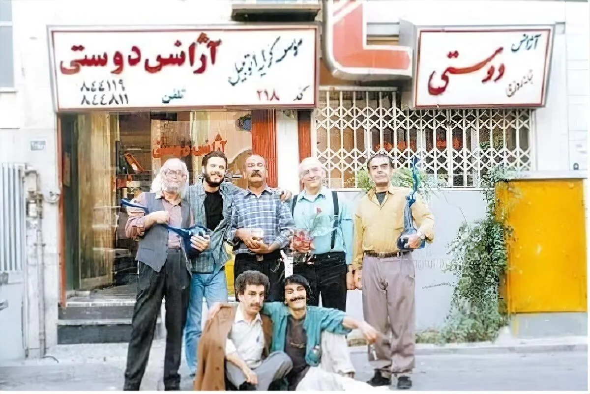 وداع با عصر «آژانس‌»ها | میراث «آژانس دوستی» در مشهد به خاطره‌ها پیوست