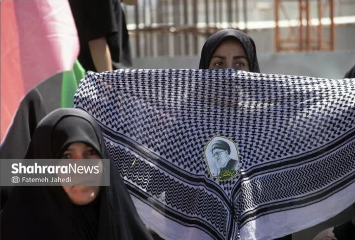 گزارش «شهربانو» از آخرین وداع بانوان مشهدی با رهبر شهید| دختران چفیه پوش، روایتی از پیوند نسل‌ها هستند