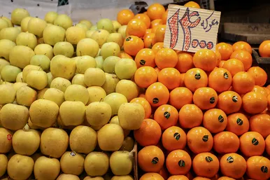 بازار میوه و آجیل در آستانه شب یلدا