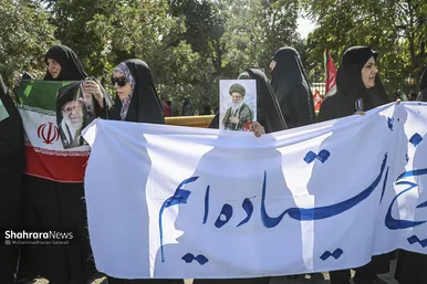 گزارش تصویری | تشکیل بزرگترین زنجیره انسانی جان فدا توسط مردم و دانشجویان مشهدی در دانشگاه فردوسی