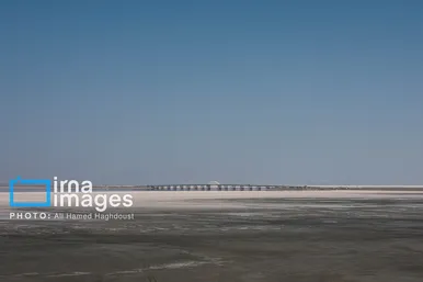 گزارش تصویری | شنا در ارومیه «نیمه‌جان»