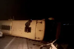 ۲۲ مصدوم درپی واژگون&zwnj;شدن اتوبوس اتباع افغانستانی در جوپار کرمان