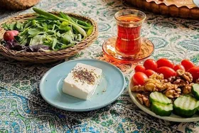 پرخوری در وعده&zwnj;های افطار و سحر چه عوارضی دارد؟