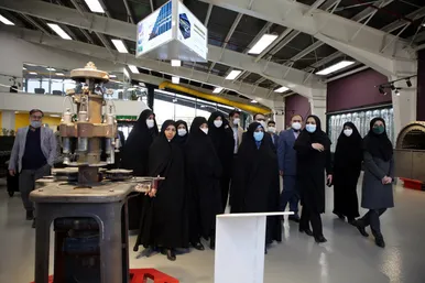 بازدید معاون رییس جمهور در امور زنان و خانواده از کارخانه نوآوری مشهد