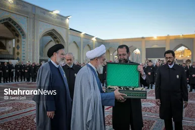 گزارش تصویری | آیین سنتی تعویض پوش ضریح مطهر امام رضا (ع)