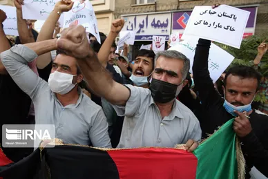 تجمع افغانستانی‌های مقیم تهران و مشهد در مقابل کنسولگری پاکستان
