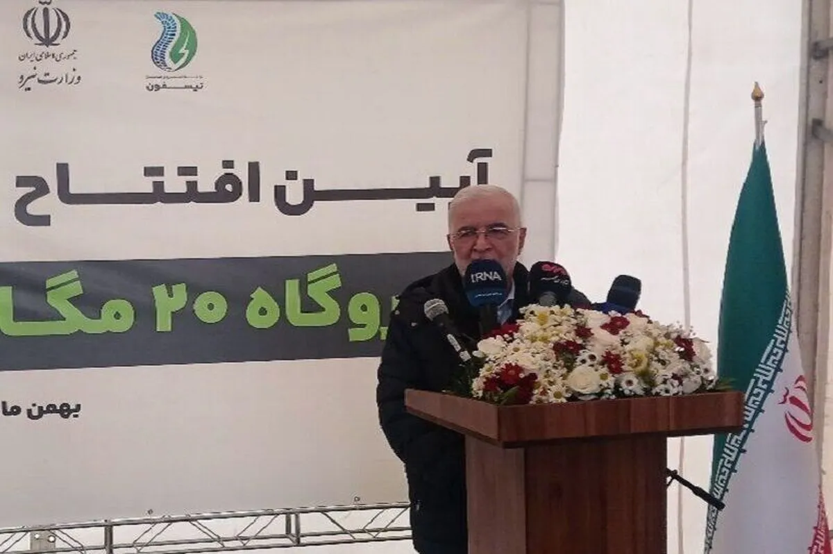 مومنی: توسعه انرژی‌های تجدیدپذیر یک ضرورت اجتناب‌ناپذیر برای کشور است