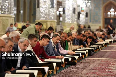 جزء خوانی قرآن کریم در حرم مطهر امام رضا (ع)