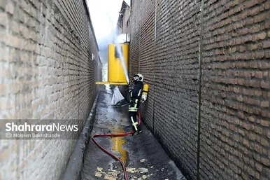 آتش سوزی گسترده در کارخانه یخچال سازی