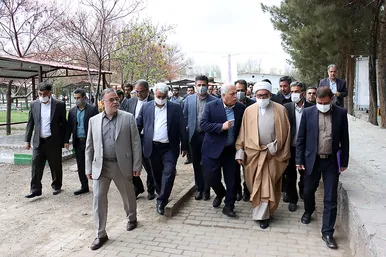 بازدید تولیت آستانه قدس و مسولان استانی از روند خدمت رسانی به زائران نوروزی