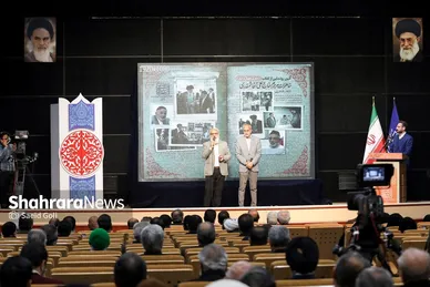 رونمایی از کتاب متولد چهل و دو