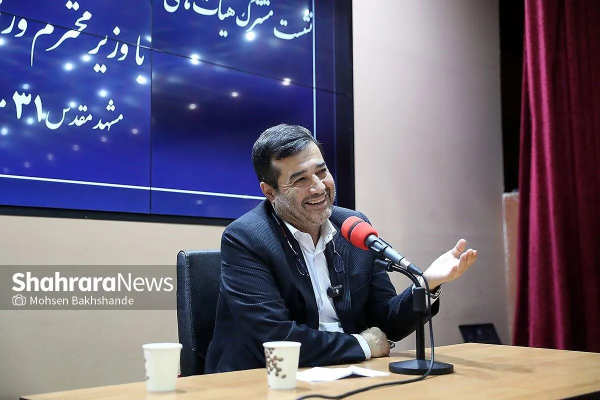 استیضاح، سوال و شکایت از وزیر ورزش و جوانان در مجلس