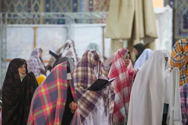 آیین معنوی اعتکاف در حرم امام رضا (ع)