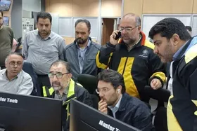 حضور استاندار خراسان رضوی در مرکز کنترل و مدیریت ترافیک مشهد همزمان با بارش تگرگ و رگبار باران