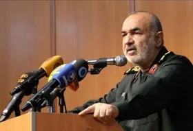 فرمانده کل سپاه: دشمن تمام ارکان نظام و انقلاب را هم&zwnj;زمان مورد هدف قرار داده است