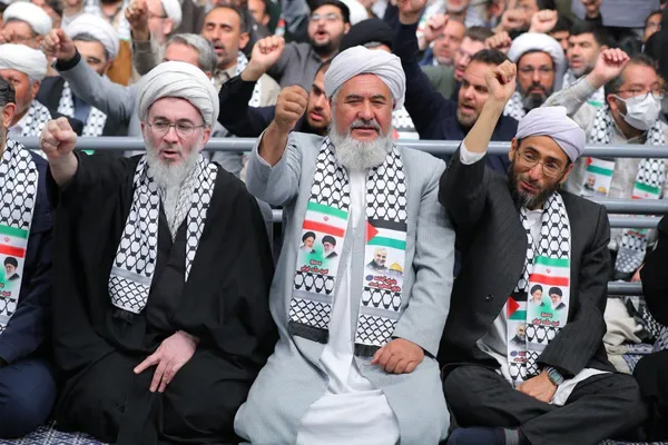 رهبر معظم انقلاب: حادثه تاریخ‌ساز طوفان‌الاقصی علیه رژیم صهیونیستی است، اما آمریکازدایی است | جداکردن مردم تحت عناوینی مانند «طرفدار این یا آن» جای گله دارد
