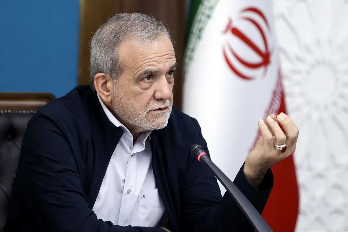 رئیس جمهور در مراسم تقدیر از برگزیدگان همایش کشوری آموزش علوم پزشکی شرکت کرد (سوم اردیبهشت ۱۴۰۴)