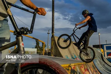 گزارش تصویری | ورزش‌های خیابانی؛ دوچرخه سواری BMX در جنوب تهران