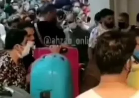 ازدحام جمعیت ایرانی&zwnj;ها در مرز ارمنستان برای دریافت واکسن کرونا + فیلم