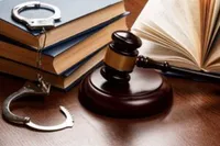 مسئولیت کیفری و مدنی تحریک‌کنندگان به جرم در داخل و خارج از کشور | قانون چه می‌گوید؟
