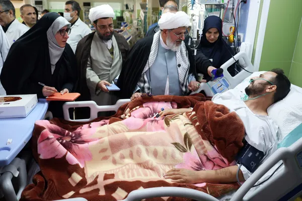 نمایندگان رهبر معظم انقلاب به دیدار شماری از جانبازان رفتند