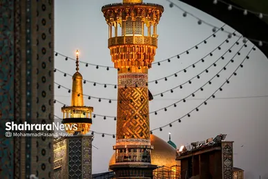 تشرف زائران و مجاوران رضوی به حرم امام رئوف در روز زیارتی آن حضرت
