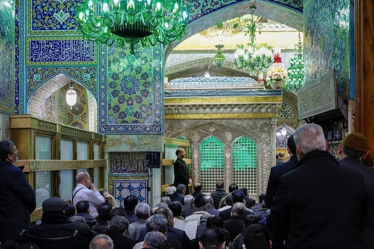 مضجع امام‌رضا(ع) با حضور خانواده‌های شهدا غبارروبی شد + تصاویر