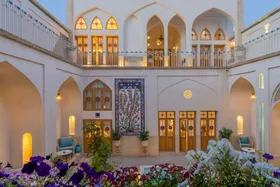 نشان طلای معماری قاره&zwnj;ای، در دستان بانوی ایرانی