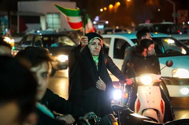  شادی مردم مشهد بعد از برد تیم ملی ایران