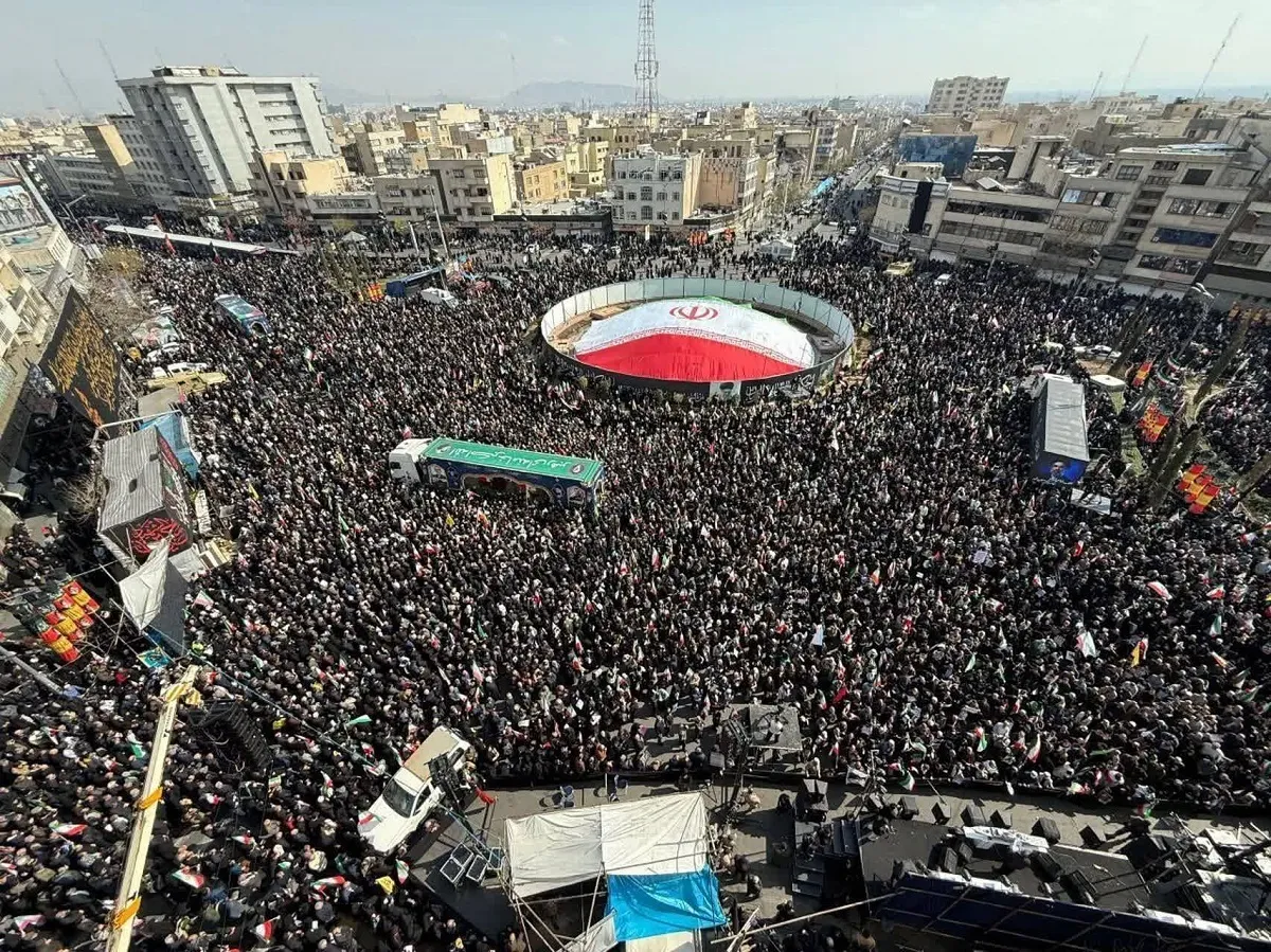 مراسم تشییع پیکرهای شهیدان علی لاریجانی، سردار سلیمانی و شهدای ناو دنا برگزار شد (۲۷ اسفند ۱۴۰۴) + فیلم