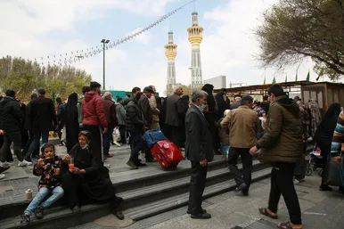حضور زائران در خیابانهای اطراف حرم مطهر رضوی