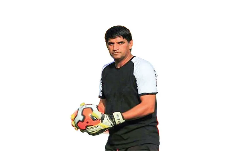 از بچگی استقلالی بودم و به‌خاطر دایی به پرسپولیس رفتم