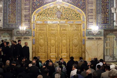 غبارروبی مضجع منور امام رضا(ع)
