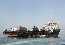 توقیف شناور حامل ۱۶۰ هزار لیتر سوخت قاچاق توسط نیروی دریایی سپاه در خلیج&zwnj;فارس+ جزئیات
