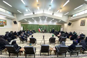 تجلیل آیت&zwnj; الله علم&zwnj; الهدی از بانوان نیکوکار یک روستا
