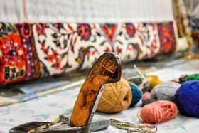 نمایش دست&zwnj;بافته&zwnj;های زنان عشایری و روستایی سیستان و بلوچستان در موزه فرش ایران