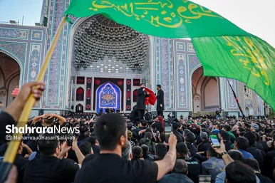 تصاویری از آئین چهارپایه خوانی عصر شهادت امام رضا (ع) در حرم مطهر رضوی