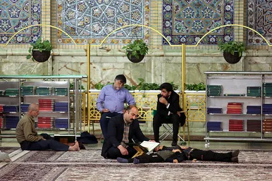 جزء خوانی قرآن در حرم امام رضا (ع)