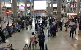 معاینه مسافران پرواز&zwnj;های چین به ایران در فرودگاه امام خمینی (ره)