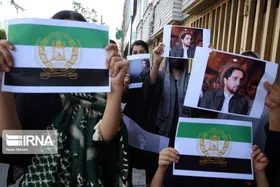 تجمع افغانستانی&zwnj;های مقیم تهران و مشهد در مقابل کنسولگری پاکستان