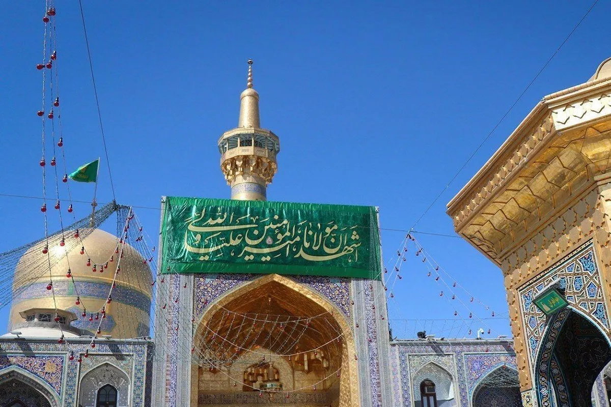 حرم امام رضا(ع) پذیرای زائران و ارادتمندان اهل‌بیت (ع) در عید غدیر خم | استقرار ۱۳ موکب در حریم حرم
