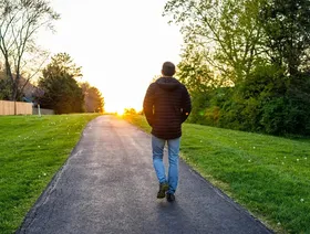 آیا پیاده&zwnj;روی پس از غذا خوردن به هضم غذا کمک می&zwnj;کند؟