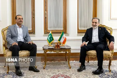گزارش تصویری | دیدار فرمانده ارتش پاکستان با وزیر امورخارجه ایران