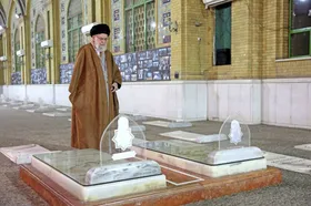 ویدئو | لحظاتی از حضور صبح امروز رهبر معظم انقلاب اسلامی در مزار شهدای نظام و گلزار شهدای بهشت&zwnj;زهرا (س) (۱۱ بهمن ۱۴۰۳)