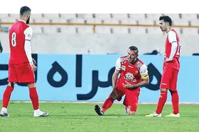 سرخپوشان رودرروی آلمینیوم| پرسپولیس، بی&zwnj;دفاع در اراک