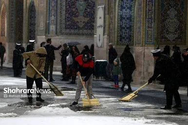 بارش برف زمستانی در حرم مطهر رضوی