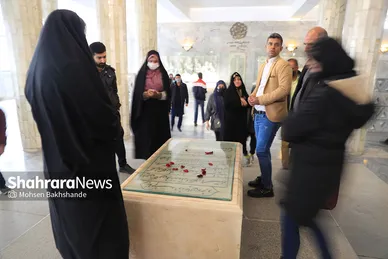 حضور گردشگران در آرامگاه فردوسی در نوروز ۱۴۰۱