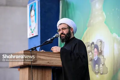 تشرف زائران و مجاوران رضوی به حرم امام رئوف در روز زیارتی آن حضرت