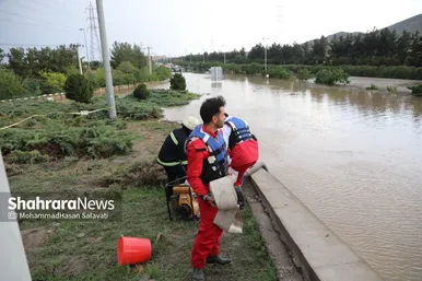تصاویری از آب گرفتگی در میدان انقلاب اسلامی مشهد (۲۶ اردیبهشت ۱۴۰۳)