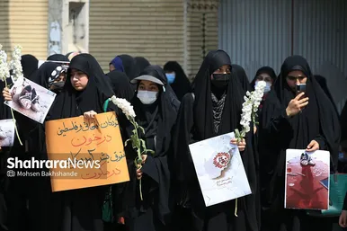 تجمع دانش‌آموزان مشهدی مقابل کنسولگری افغانستان در مشهد